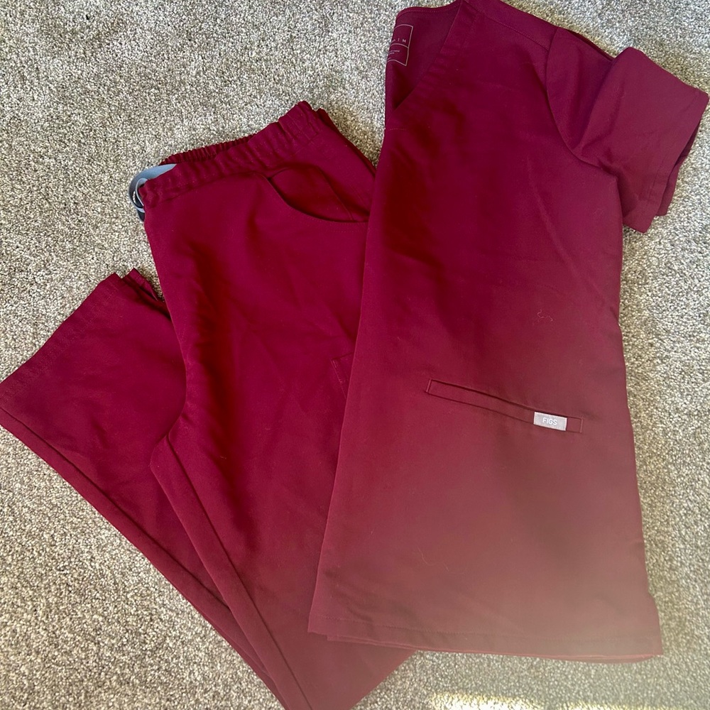 Like new MEDIUM burgundy figs